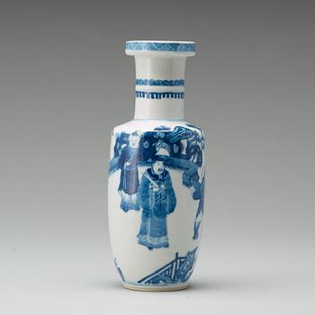 A blue and white roleau vase, Qing dynasty, 19th Century.