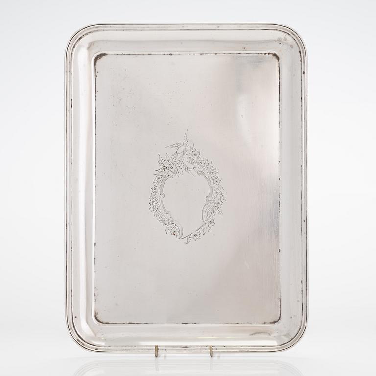 A silver tray, mark of Ovchinnikov with the Imperial warrant. Saint Petersburg, 1908-17.