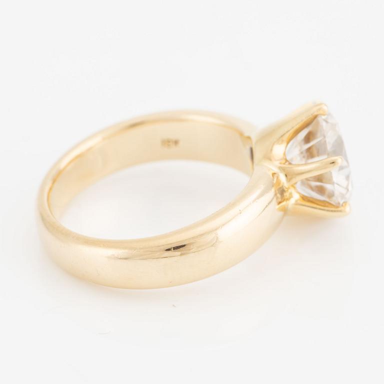 Ring, 18K gold with a round brilliant-cut diamond.