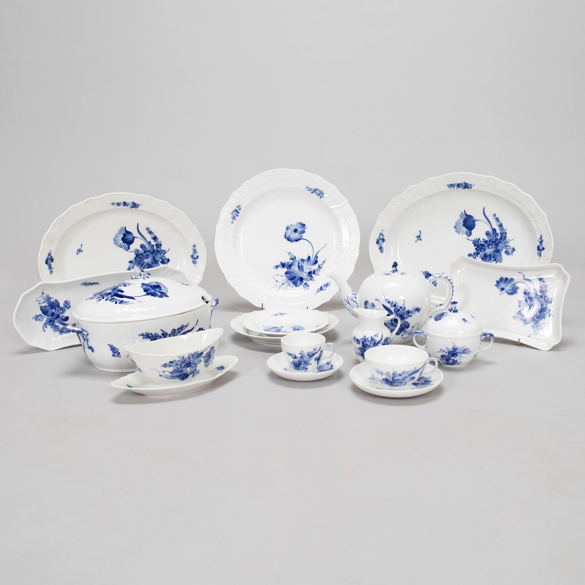 A 66-piece Royal Copenhagen 'Blå Blomst' tableware set, Denmark 1959-61.