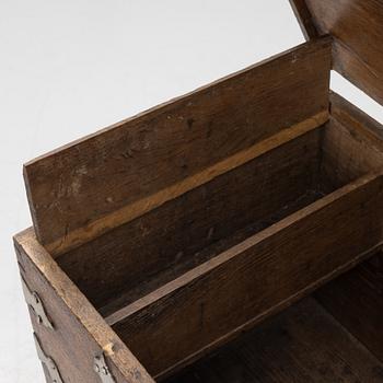 An 18th/19th Century Oak Casket.