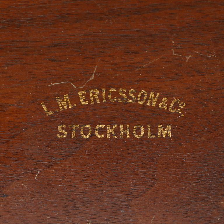 VÄGGTELEFON, med tillbehör, tidigt 1900-tal.