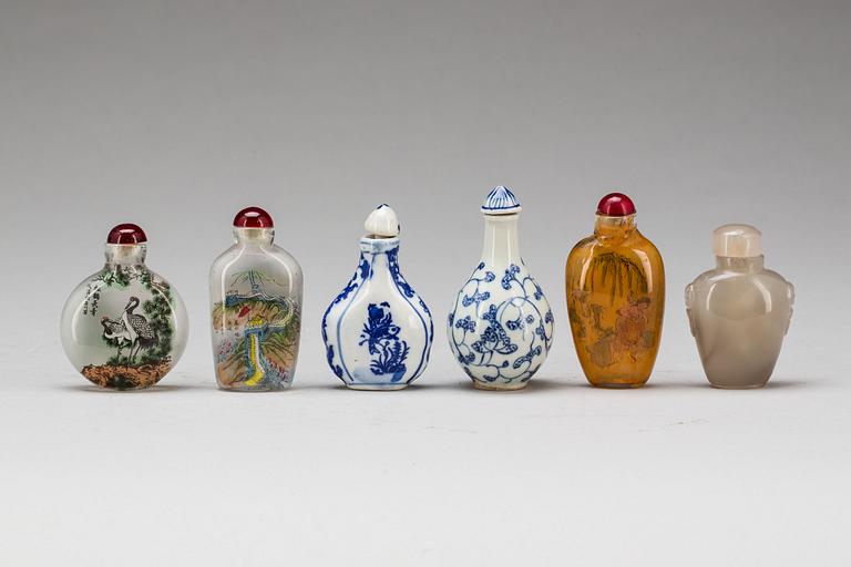SNUSFLASKOR, 6 st, bl a glas och porslin, Kina 1900-tal.