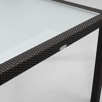 Trädgårdsbord, Dedon, 2000-tal.