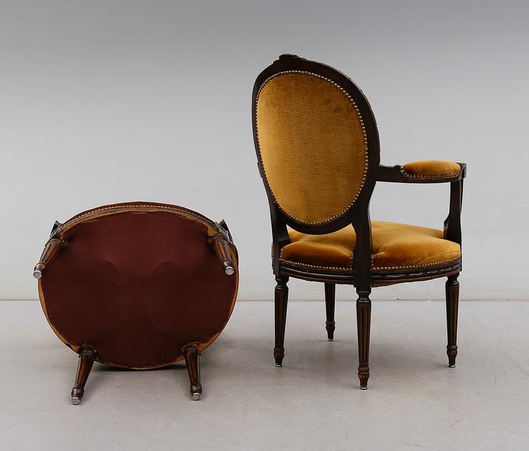 SOFFA OCH KARMSTOLAR, 1 par, gustaviansk stil, 1900-talets andra hälft.