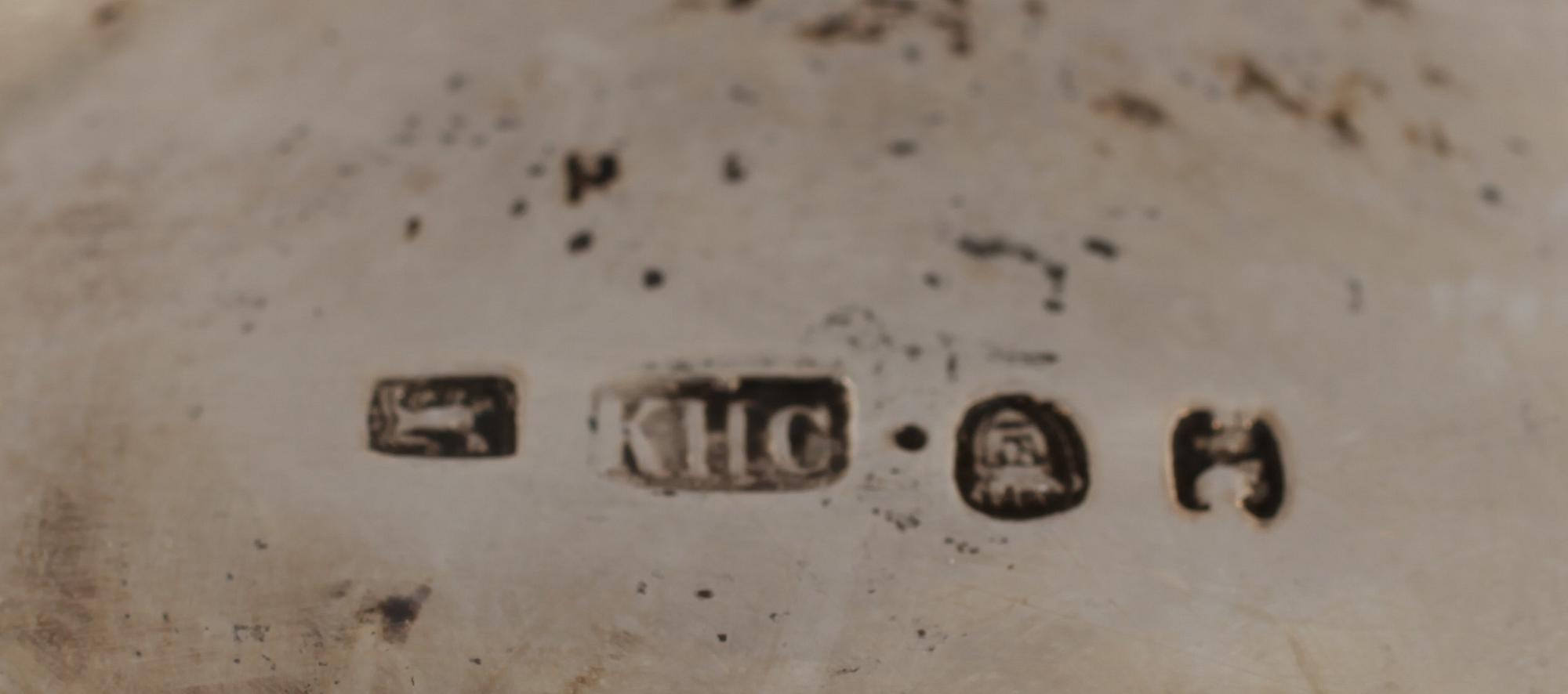 SOCKERSKÅL och MJÖLKKANNA, försilvrad metall, nyrokoko, omkr 1900.