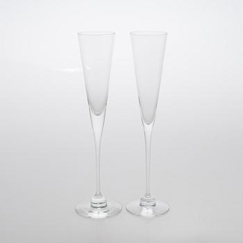 Heikki Orvola, champagneglas, 7 st, "Aurora", Arabia Finland. 1900-talets slut. Modellen formgiven 1972.