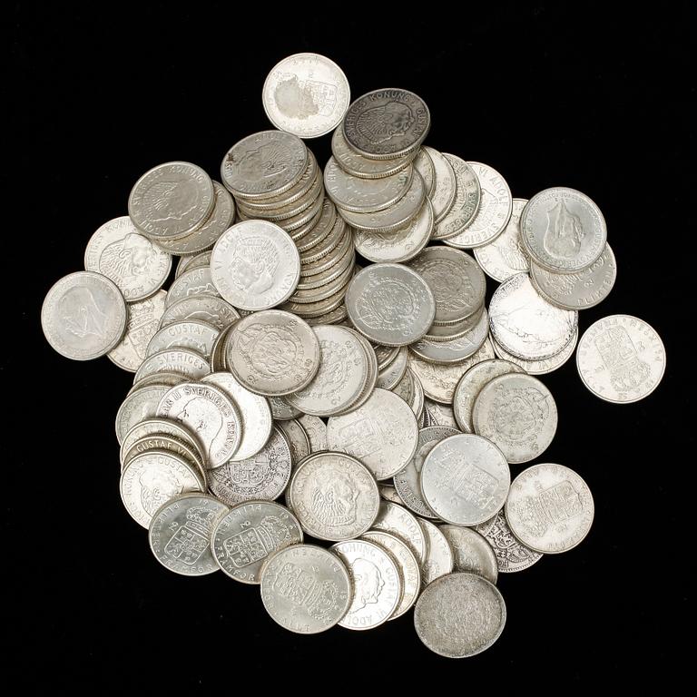 SAMLING MYNT, silver, 2 kronor, 102 st, 1900-1966. Total vikt ca 1443 g.