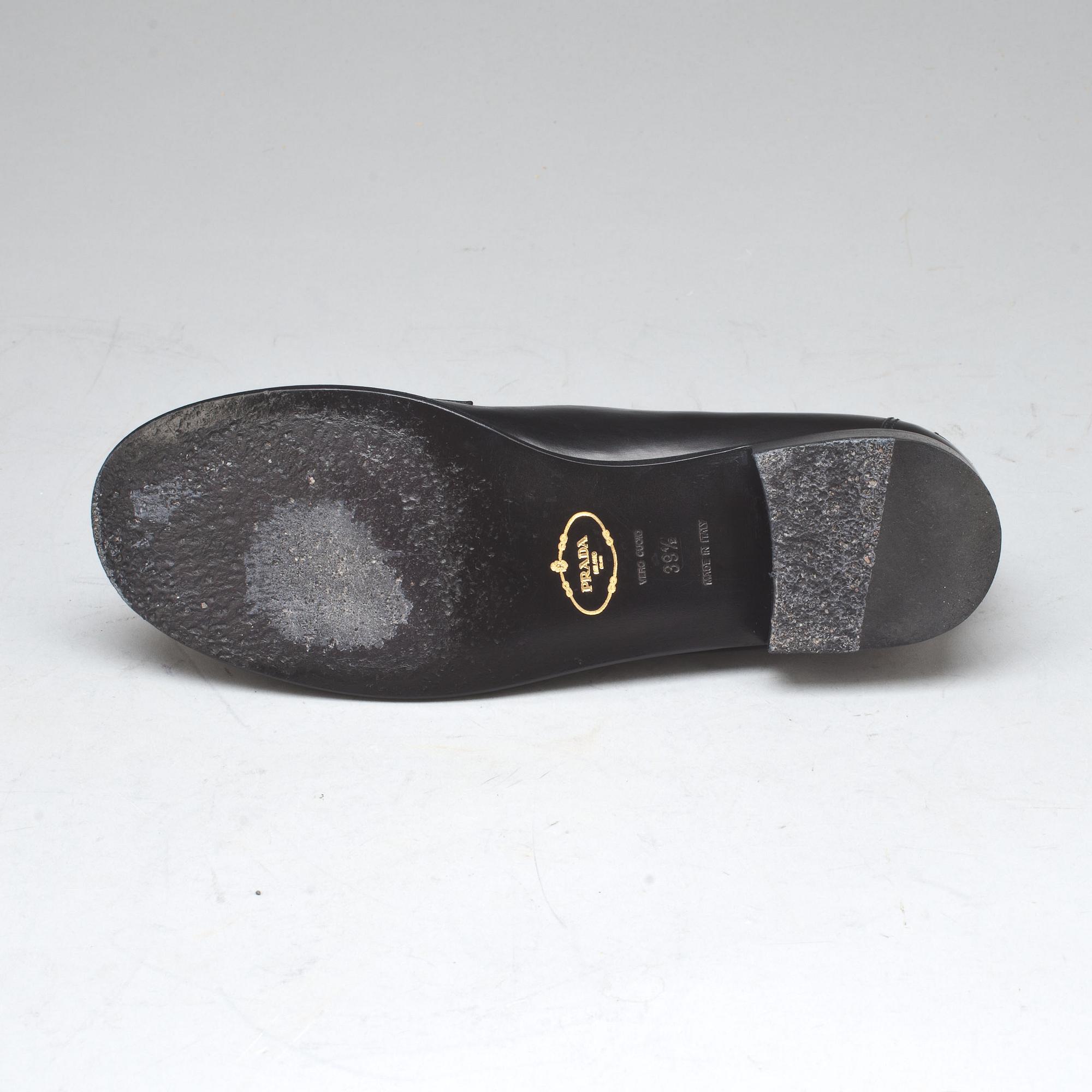 SKOR, dam, Prada, loafers.