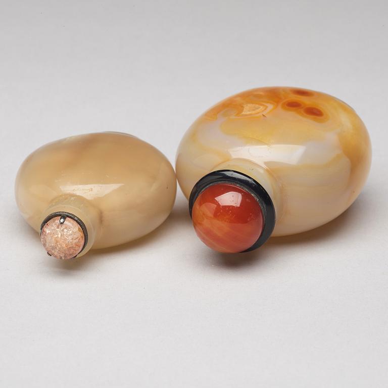 Two Chinese agathe snuff bottles.