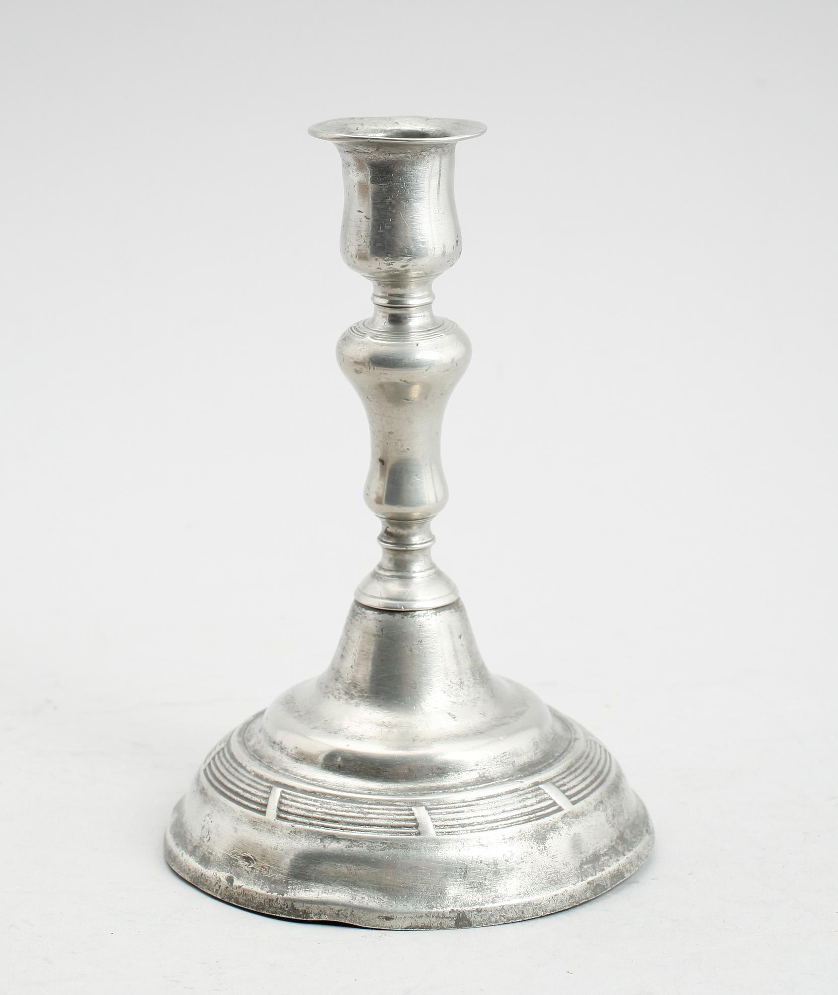 LJUSSTAKE, tenn, otydliga stämplar, foten möjligen Martin Moberg, Jönköping 1791.