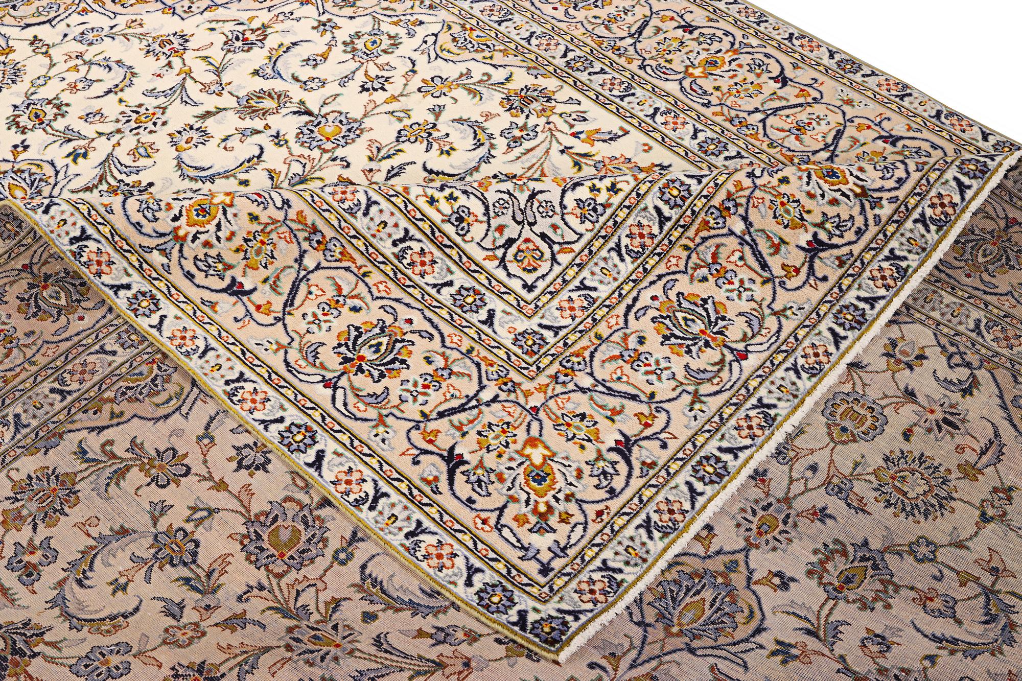 A Kashan carpet, c. 400 x 289 cm.