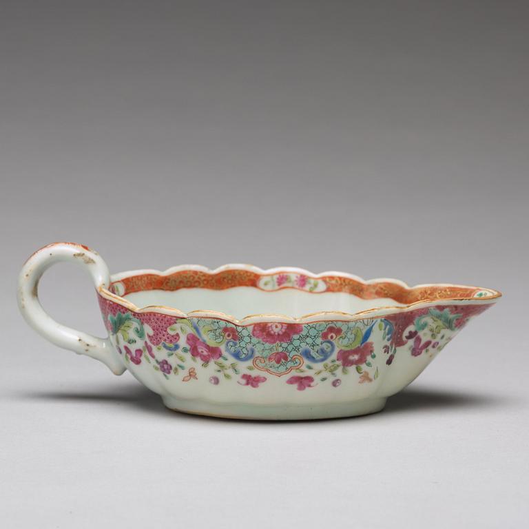 A pair of export porcelain famille rose sauce boats, Qing dynasty, 18th century.