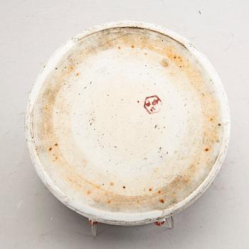 A Chinese porcelain 19th century dish.