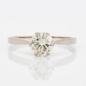 1,38 ct brilliant-cut diamond ring.