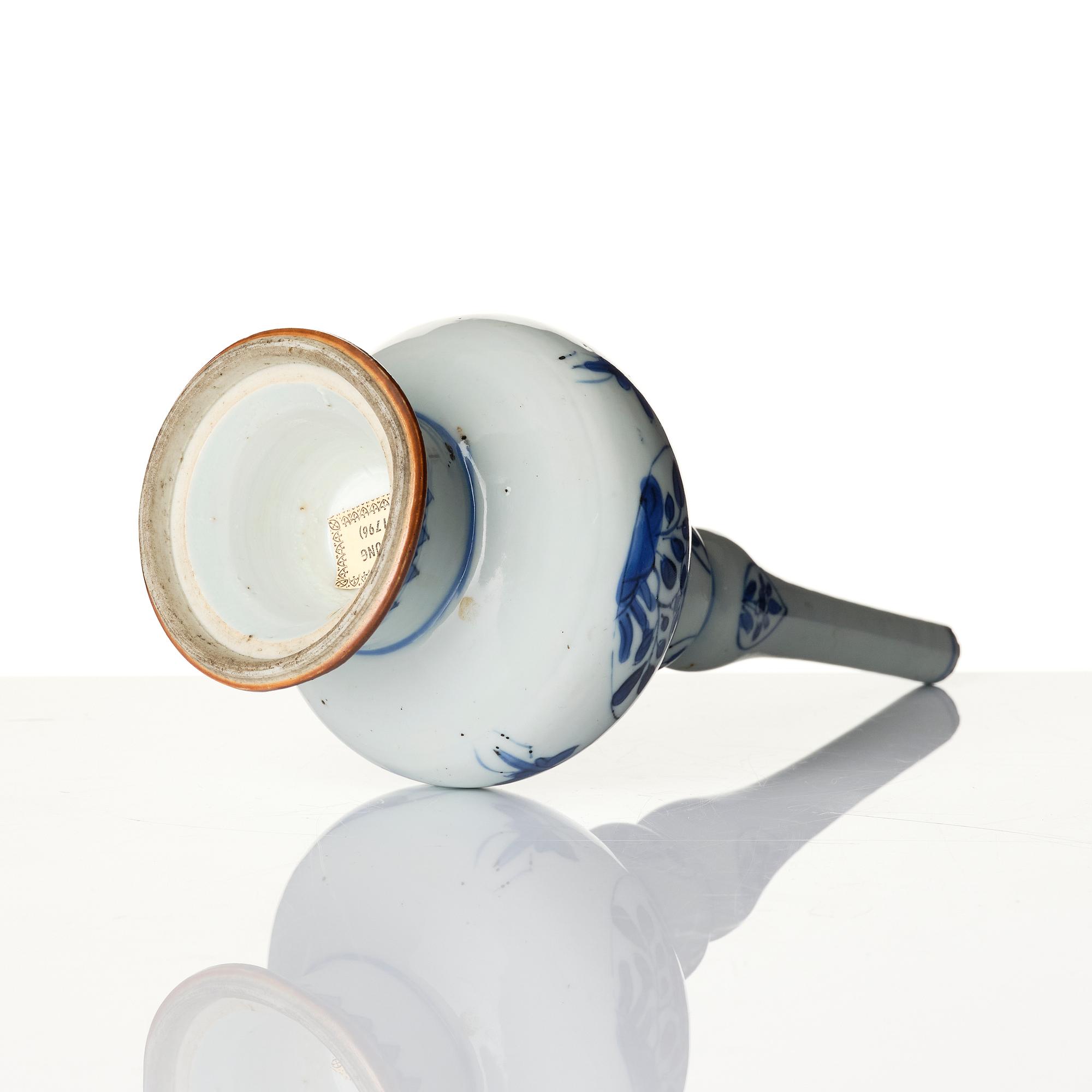 A Chinese blue and white porcelain water sprinkler, Qing dynasty, 18th century.