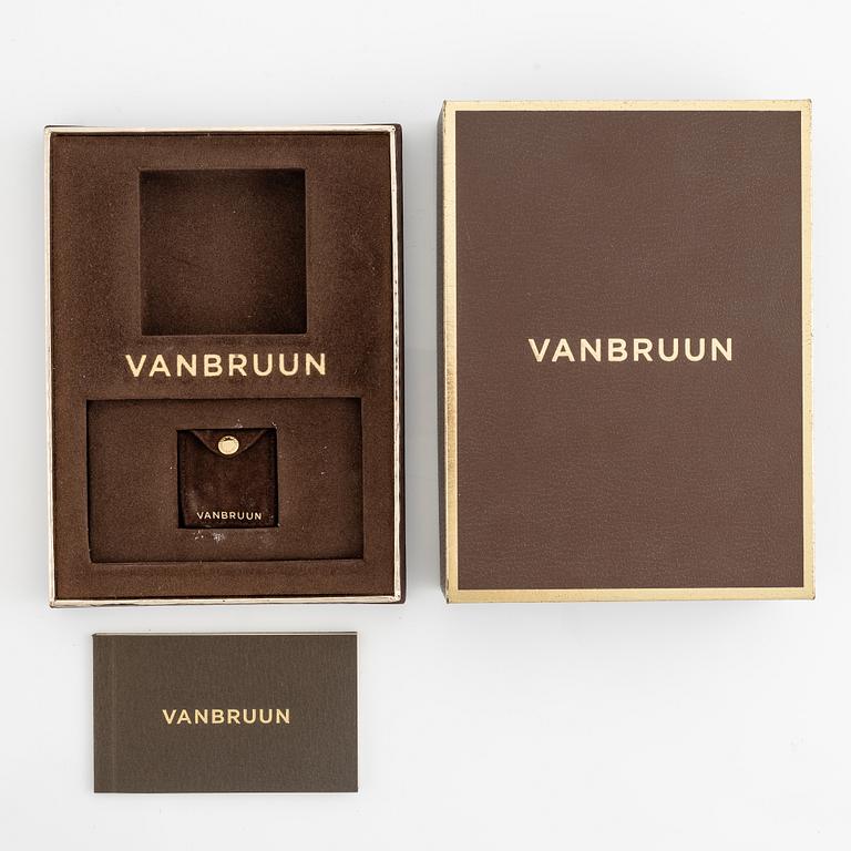 Ring 18K white gold set with an oval brilliant-cut diamond, VANBRUUN.