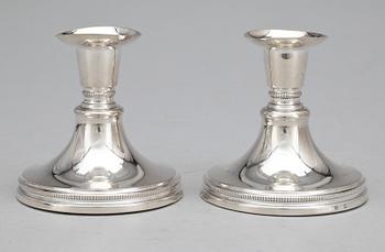 LJUSSTAKAR, ett par, silver, Eric Löfman, MEMA, Uppsala 1999.