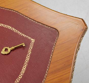 A Louis XV-style desk, 20th century.