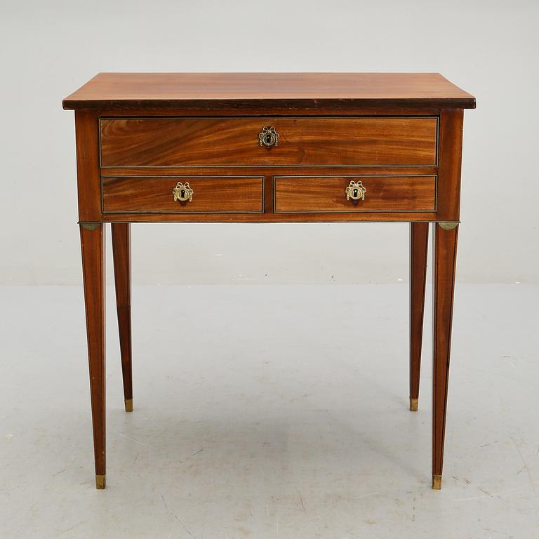 DAMARBETSBORD, sengustavianskt, omkring år 1800.