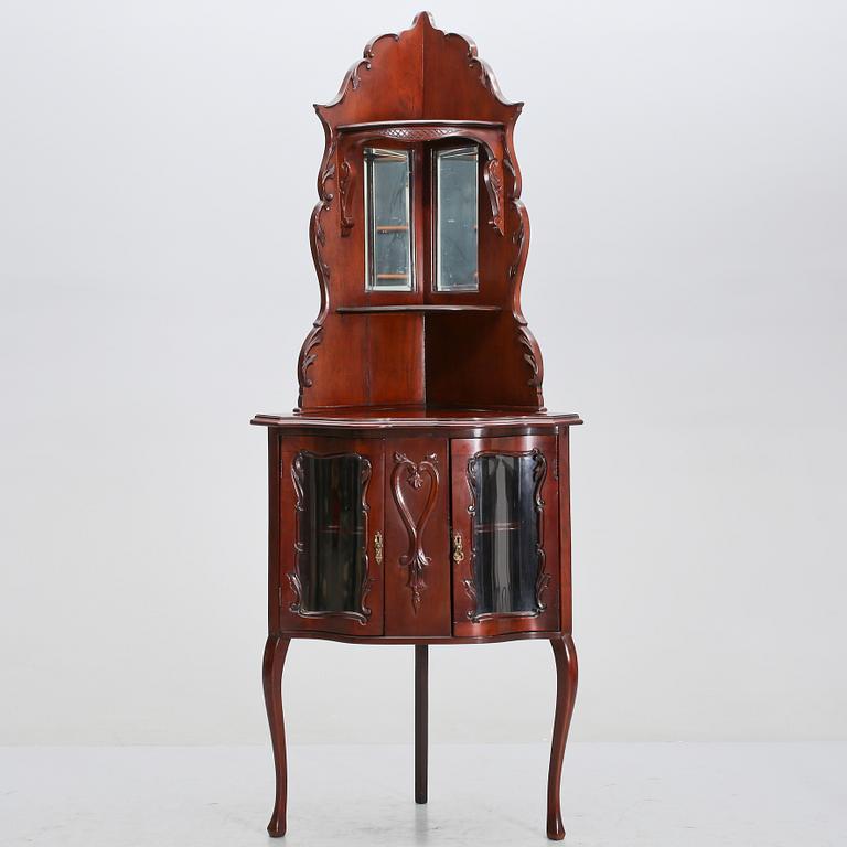 HÖRNSKÅP, rokokostil, 1900-tal.