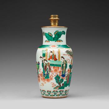 A famille verte figurine scene vase, Qing dynasty 19th century.