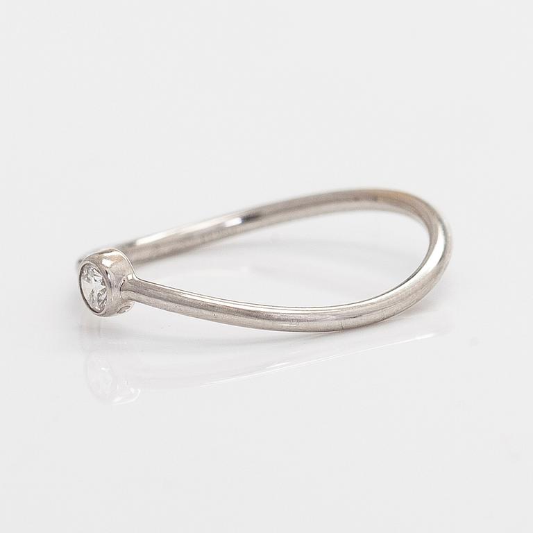 Tiffany & Co, Elsa Peretti, ring, "Wave", platina med briljantslipad diamant.