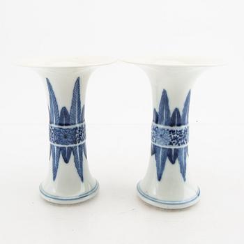 Vaser 1 par, Kina, sen Qing-dynastin porslin.