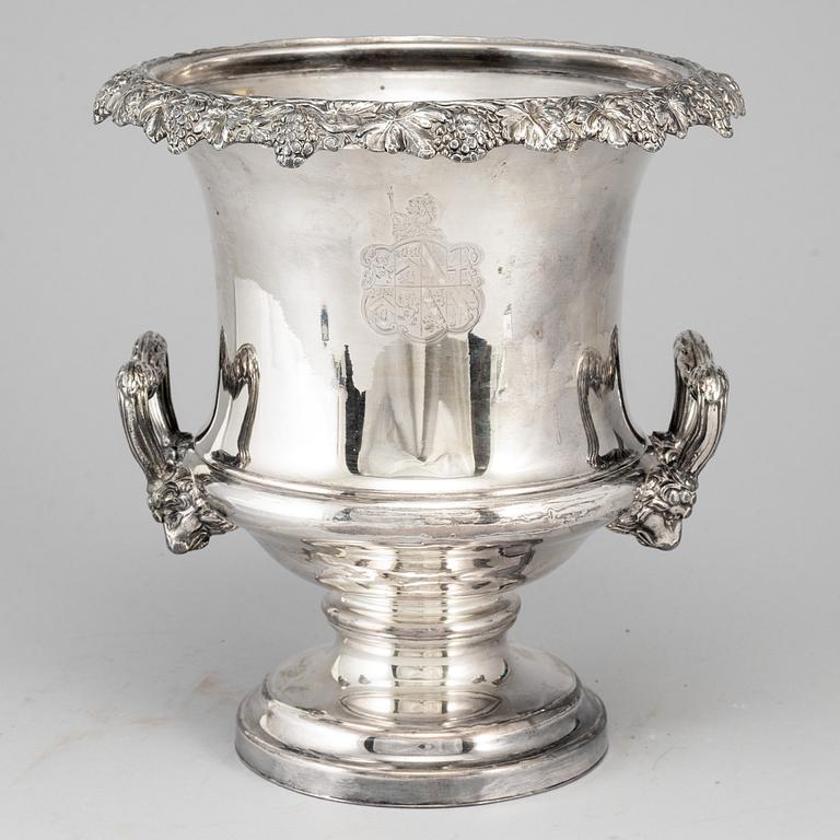 An English plate champagne cooler, 19th/20th century.