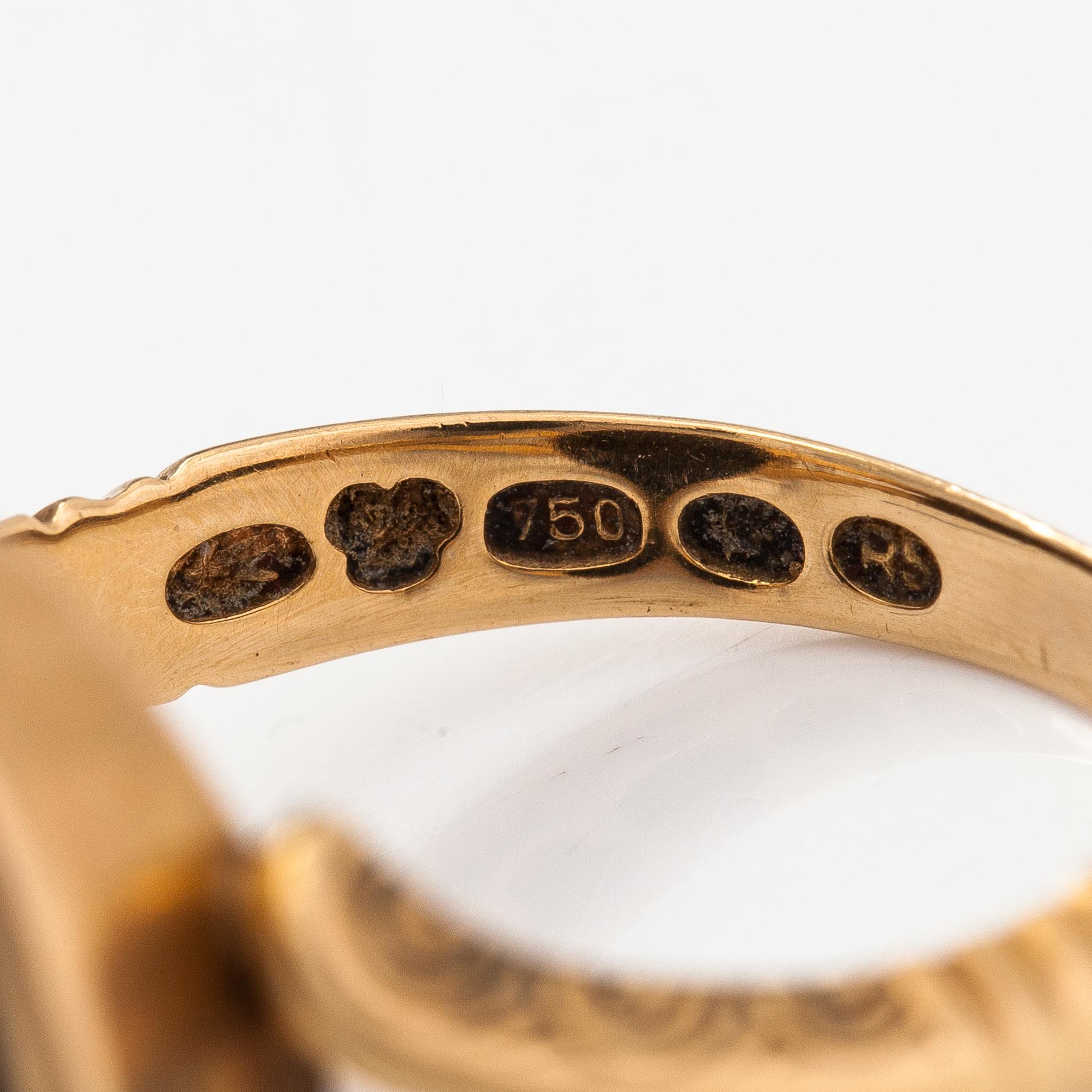 An 18K gold ring with an onyx. Kultateollisuus, Turku 1922.
