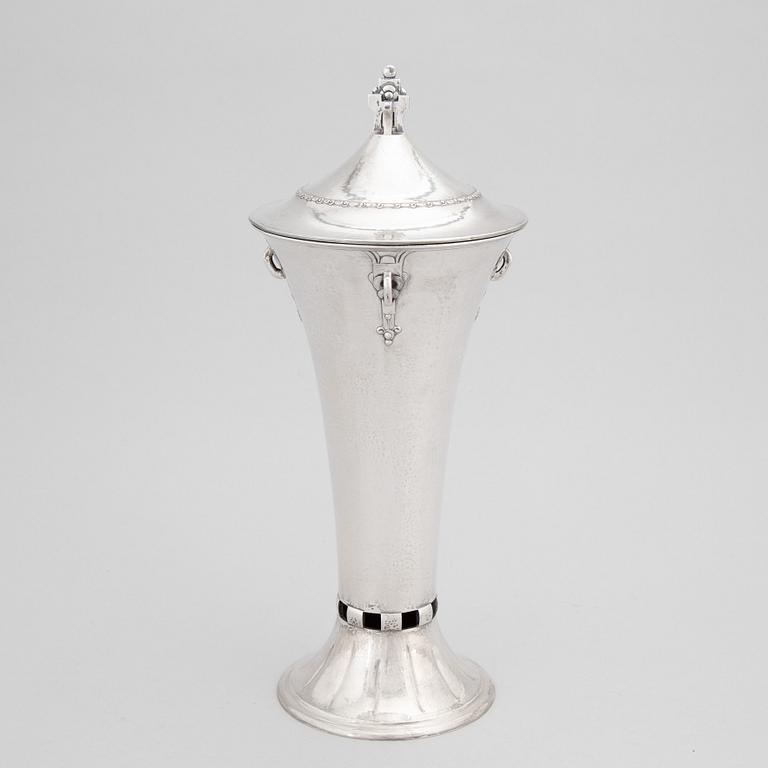 Pokal med lock, silver, 1900-tal, stämplad EM O Möller.