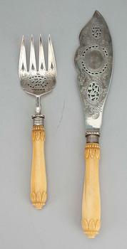 FISKBESTICK, silver och ben, Harrison Bros & Howson, Sheffield, 1875. Tot. vikt ca 323 gr.