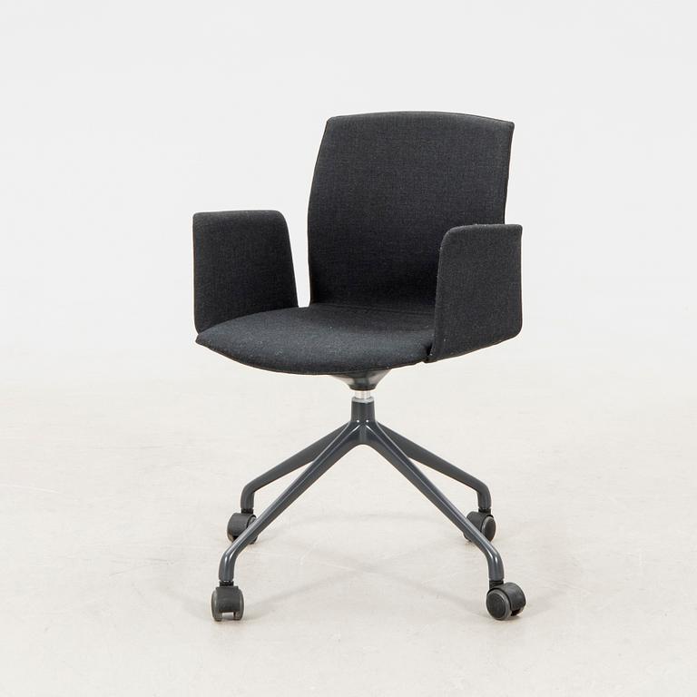Pensi Design Studio, office chair on wheels, "Kabi" for Akaba, 1980s.