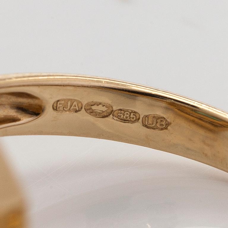 Ring, 14K gold, with an emerald and diamonds. Finnish import marks 1997.