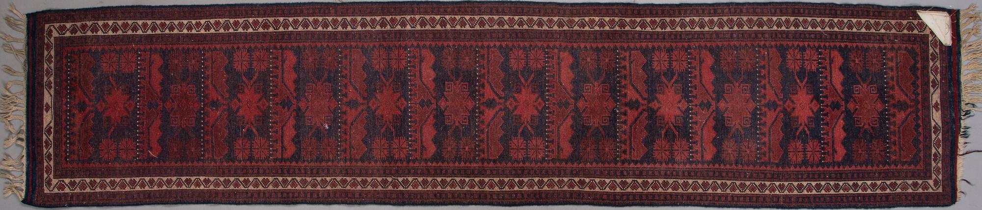 GALLERIMATTA, orientalisk. Ca 275x60 cm.