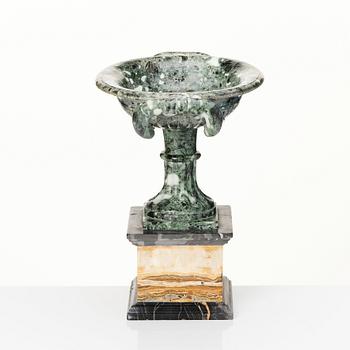 A presumably Italian marble and onyx tazza, around year 1900.