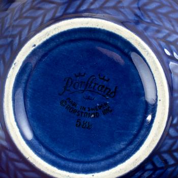 Hertha Bengtsson, 9 pieces of the "Blå eld" service, Rörstrand.