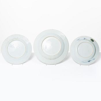 Seven pieces of porcelain plates and dishes, China, Qianlong (1736-95).