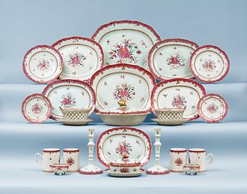 1598. A famille rose dinner service, Qing dynasty, Qianlong (1736-95). (56 pieces).