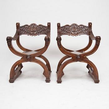 KARMSTOLAR ett par, s.k. "Dantestol", nyrenässans, 1900-talets första hälft.