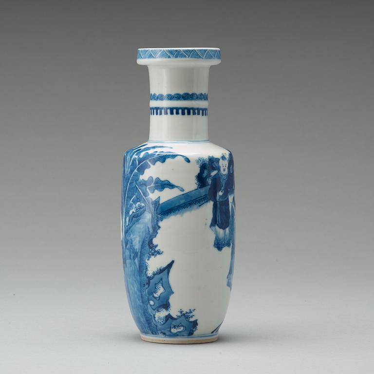 A blue and white roleau vase, Qing dynasty, 19th Century.