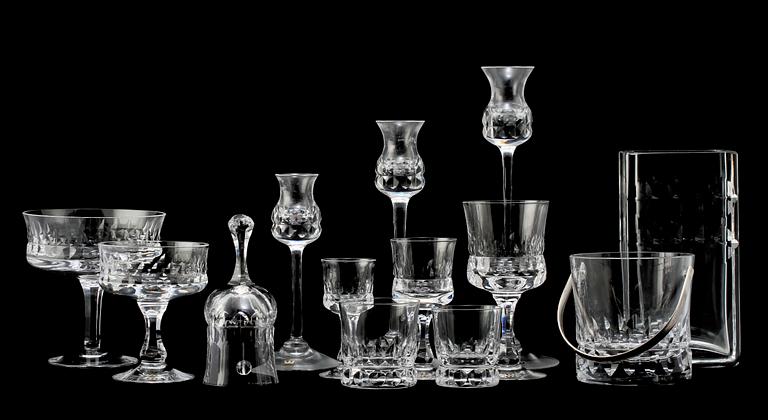 GLASSERVIS, 79 delar, "Prince", Göran Wärff, Kosta, 1900-talets andra hälft.