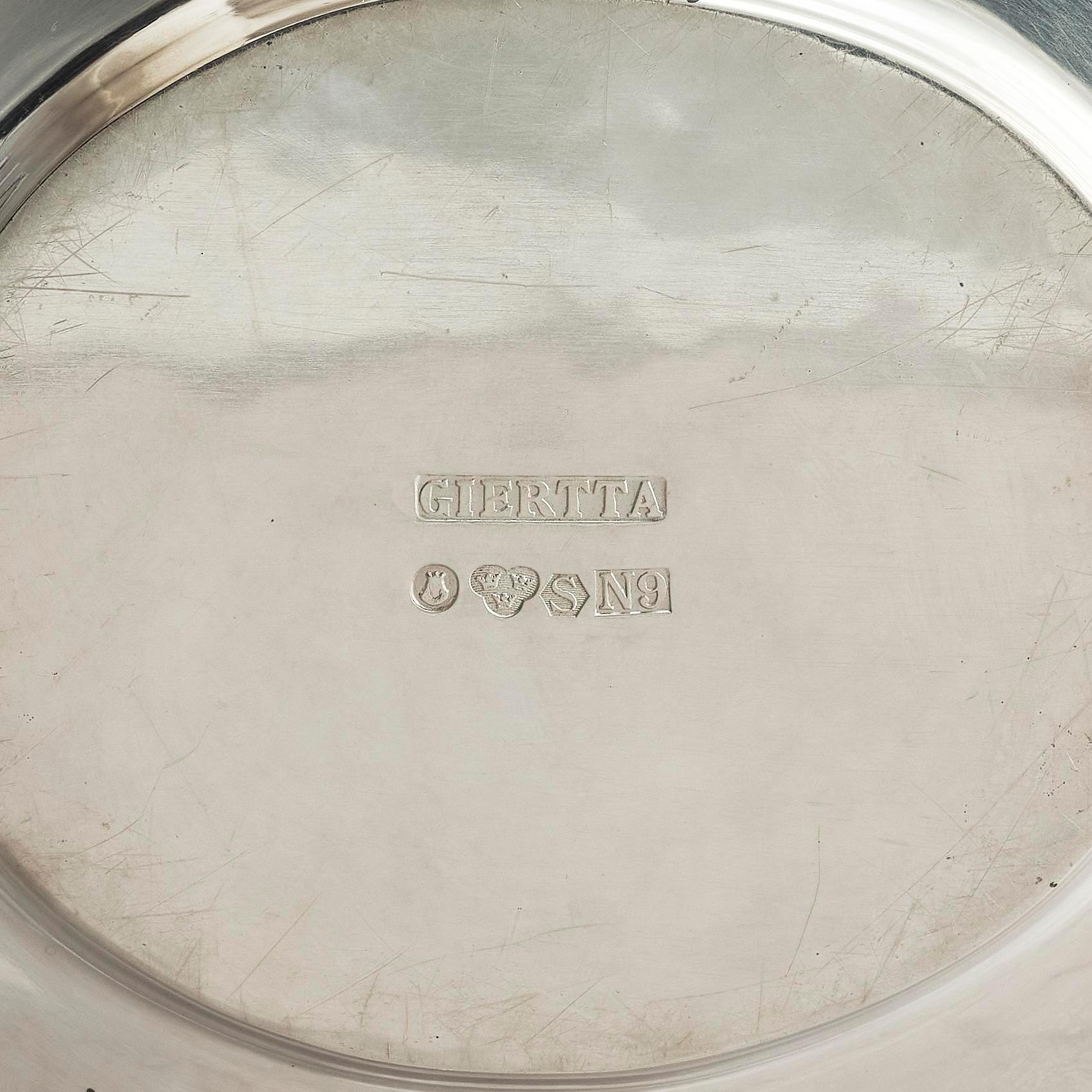 Claës E. Giertta, a silver sauce bowl with a dish, mark of Claës Giertta, Stockholm 1963.