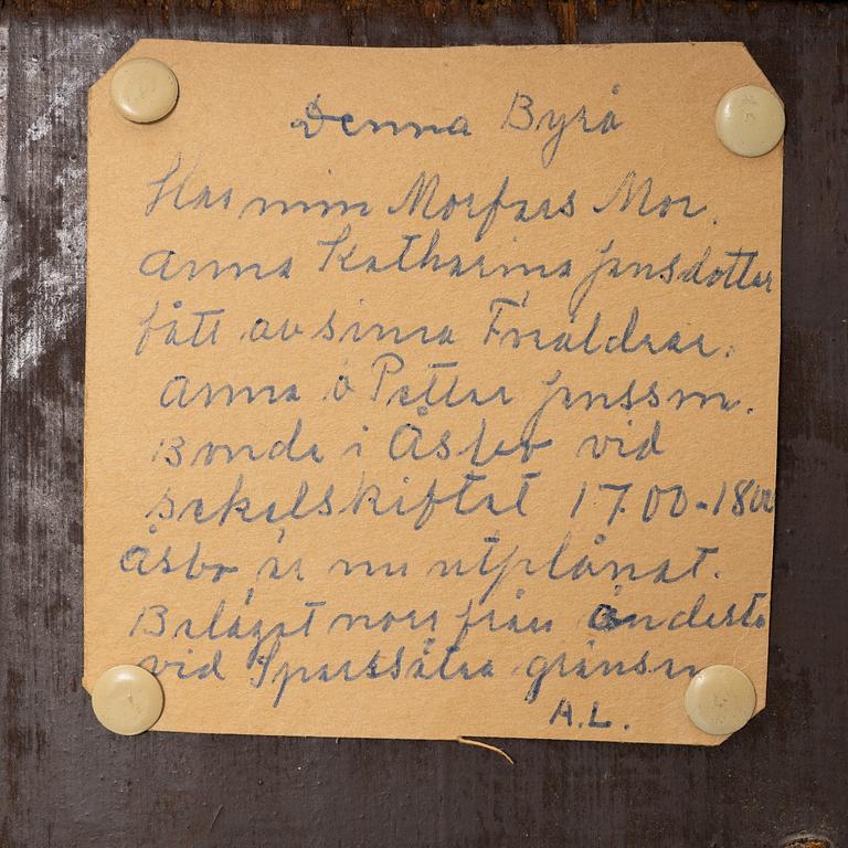 A chest of drawers, 19th century.