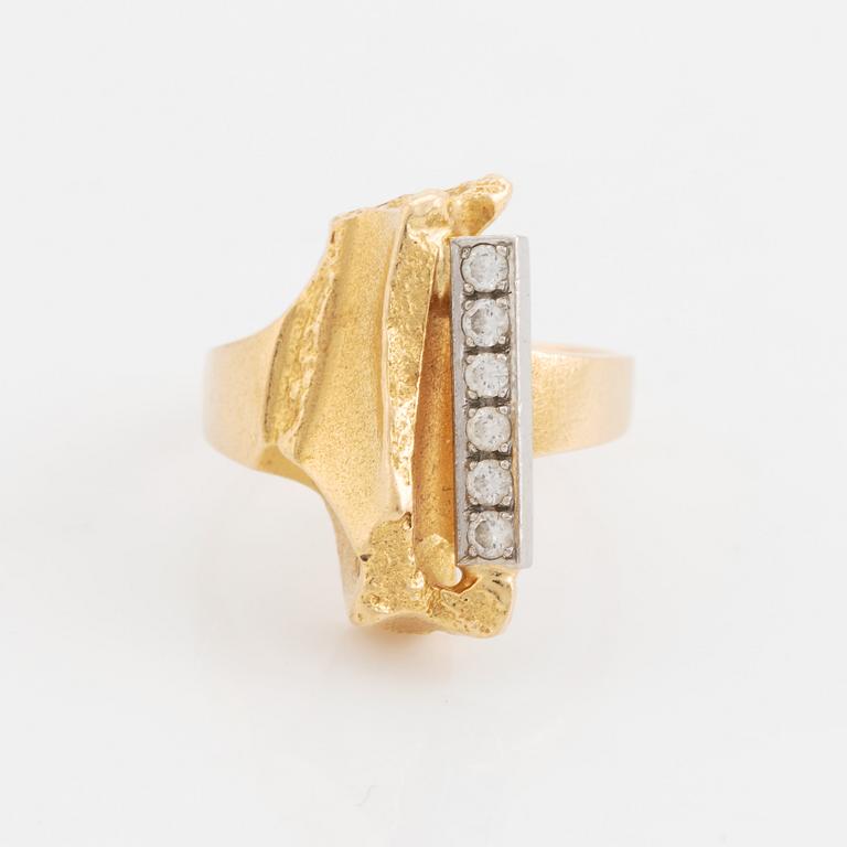 Björn Weckström, ring, "Da Capo", 18K gold with brilliant cut diamonds. Lapponia 1988.