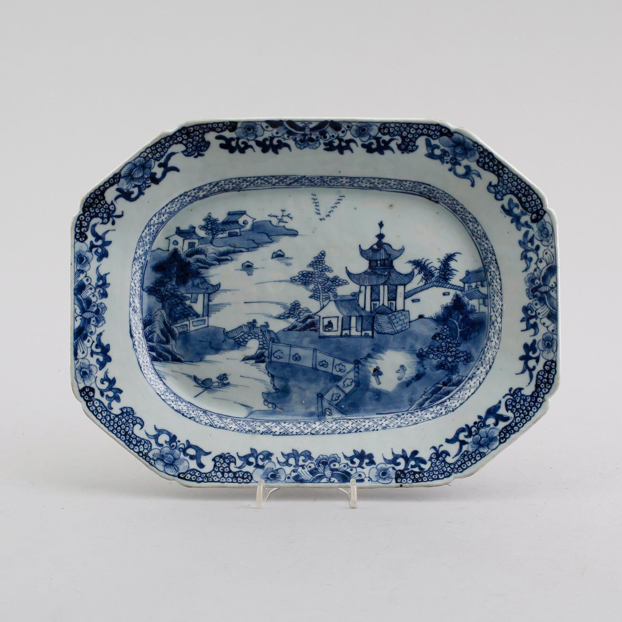 STEKFAT, porslin, Kina, Qianlong 1736-1795.