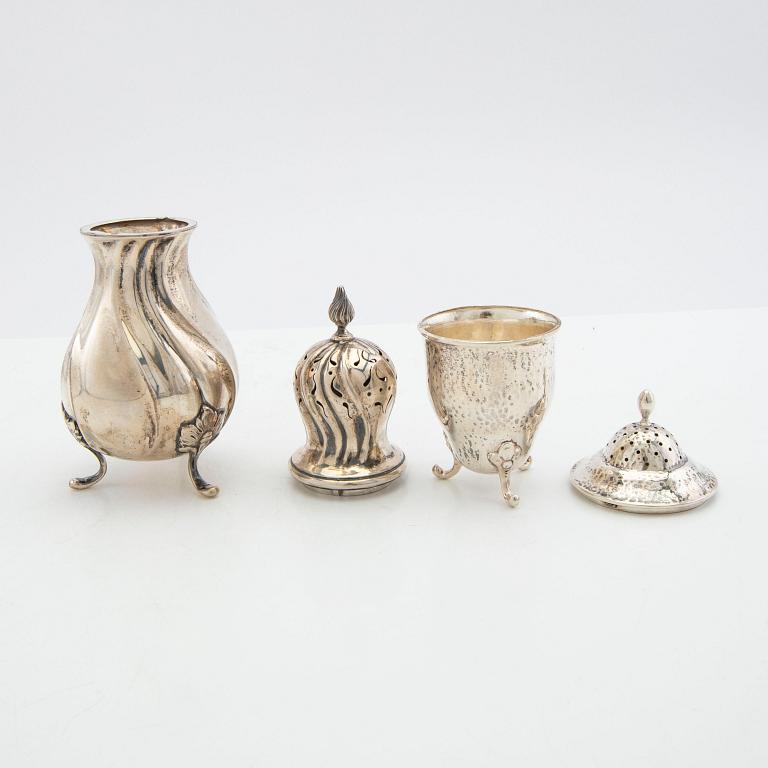 Ströare 2 st silver K Andersson Stockholm 1925 samt importstämplar.