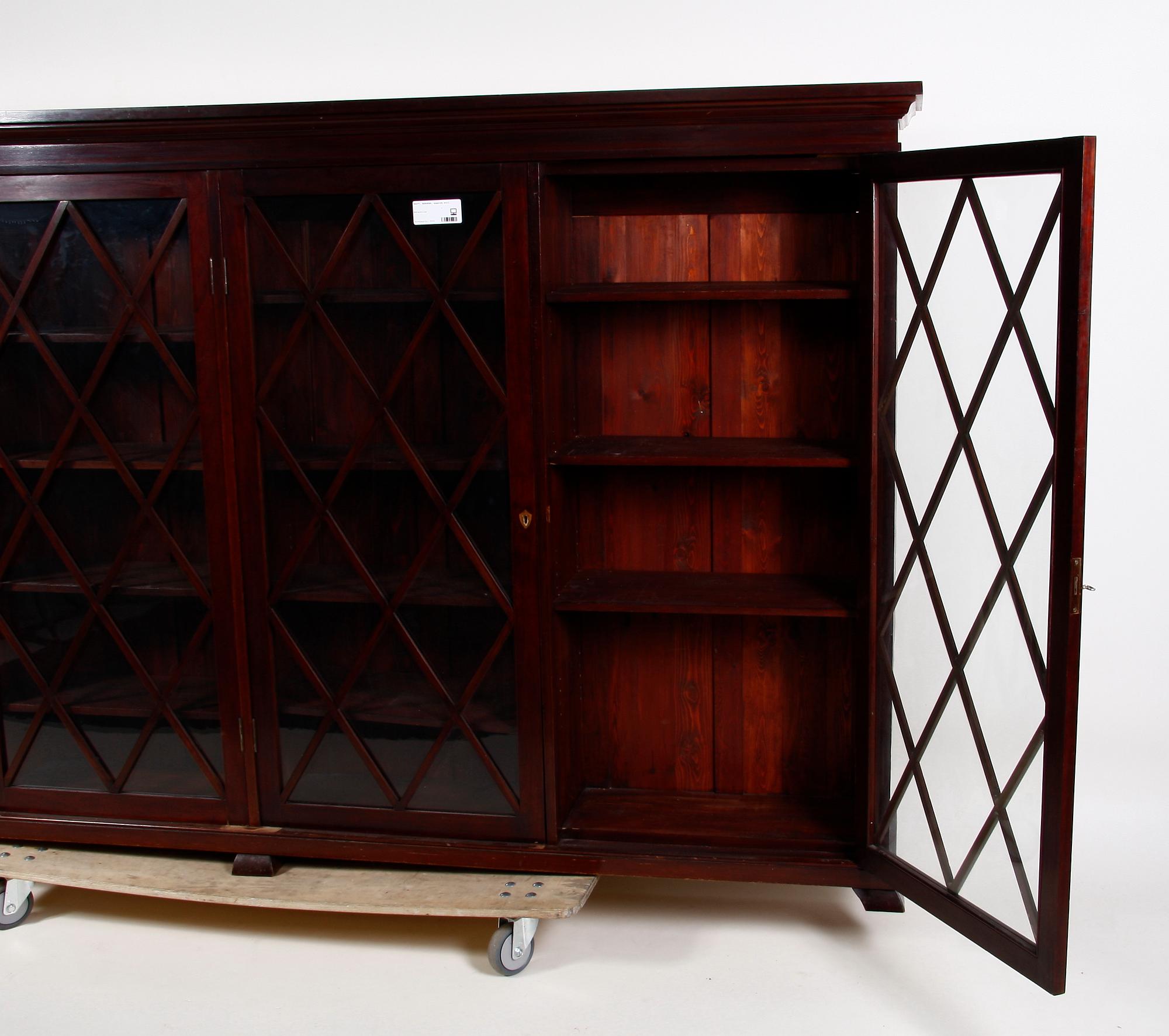 BOKSKÅP, engelsk stil.