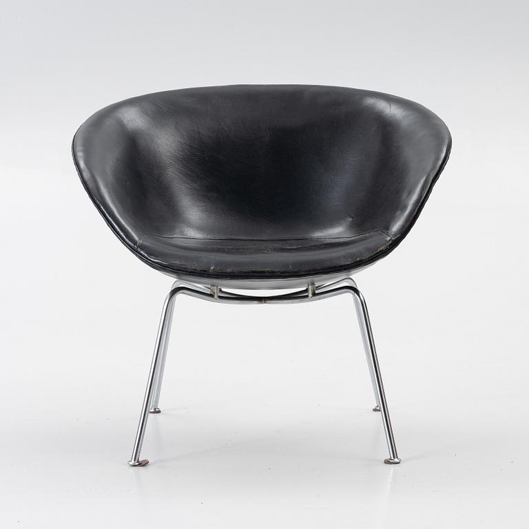 Arne Jacobsen, fåtölj, "The Pot", Fritz Hansen, Danmark, 1900-talets andra hälft.