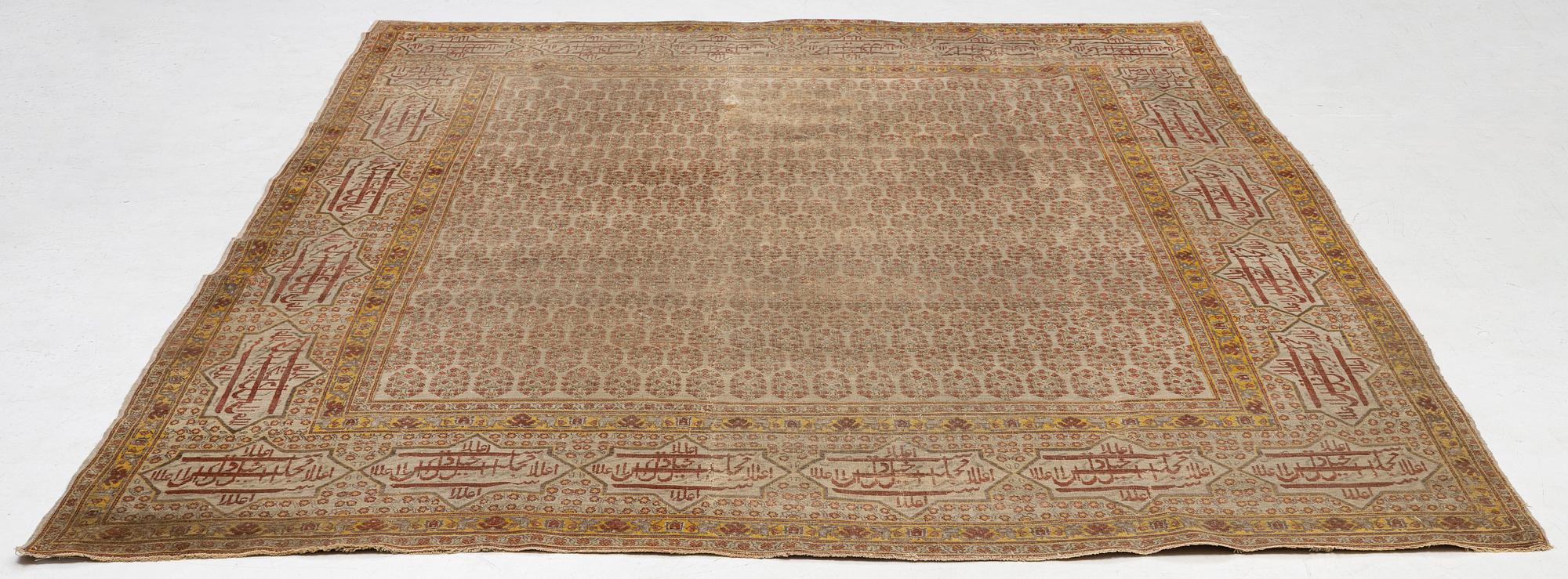 Matta, antik Täbris, nordvästa Persien , ca 372 x 280 cm.